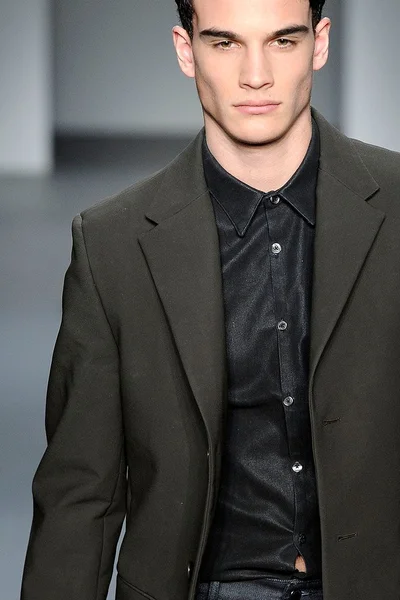 Look 3